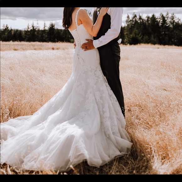 Designer wedding dress - Picture 1 of 3